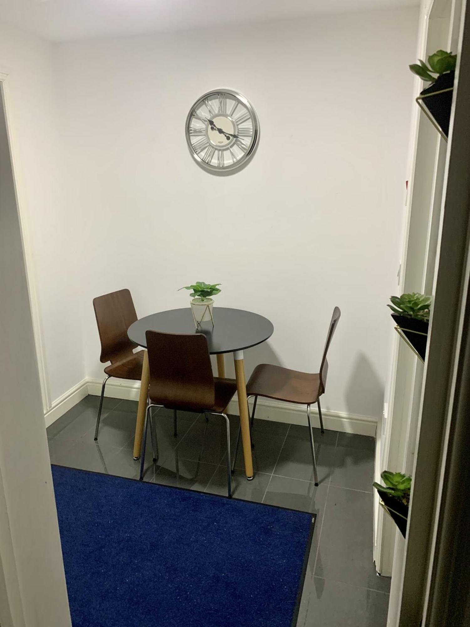 Modern & Cosy 2-Bed Apartment Near Nec, Airport & Jlr! 버밍엄 객실 사진